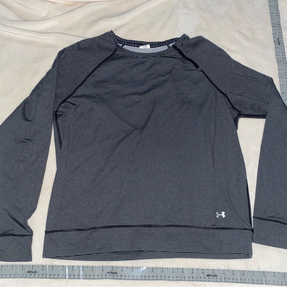 Women’s Under Armour long sleeve top Sz Large